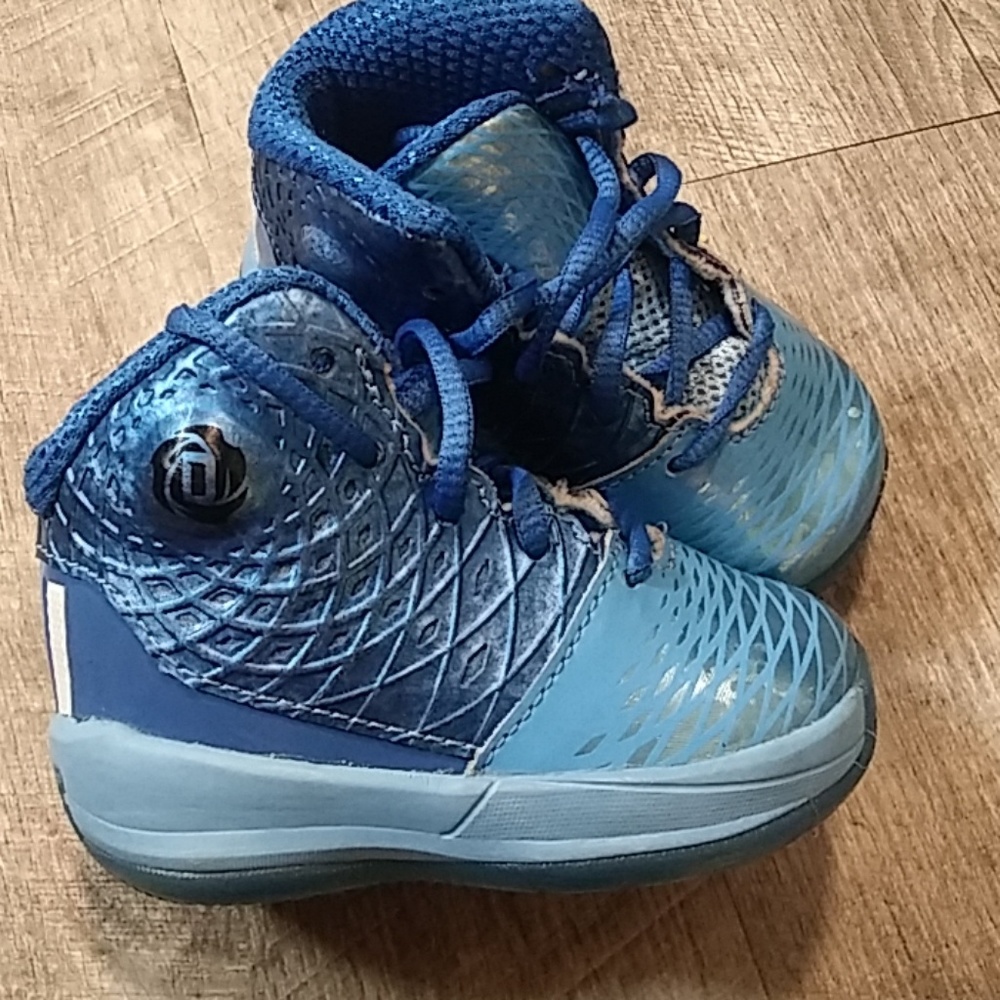 Addidas KD blue metallic sneakers.